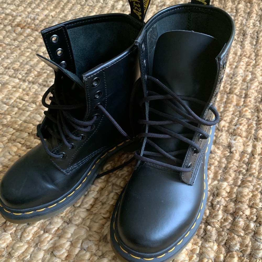 Dr. Martens WOMEN'S 1460 SMOOTH boots